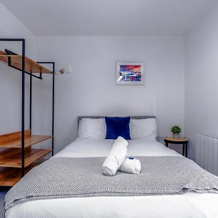 Stylish Center Serviced In * Bristol